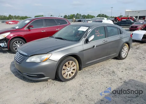 2011 Chrysler 200 Lx z USA, uszkodzony, nr VIN 1C3BC4FG8BN605776